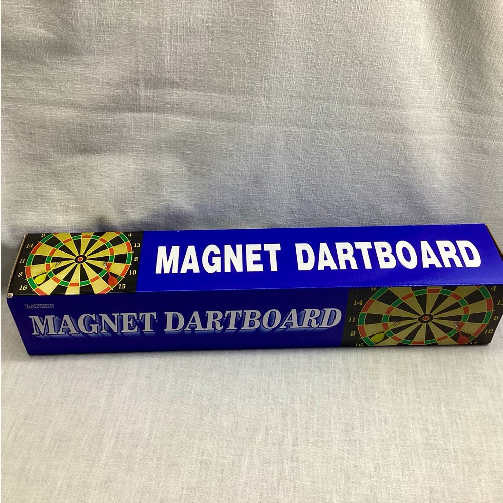 BATURU MAGNET DARTBOARD GAME FOR AGES 6+ NWT